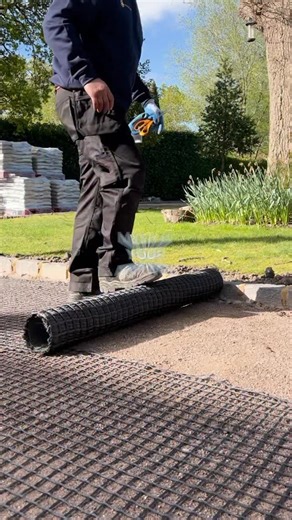 If it’s an overlay, it has to be SRM ✅ Structural Reinforcement Mesh controls movement, reduces stress, and helps protect against cracking - giving you peace of mind that your Vuba Surface is built to last 💪 #resinbound #structuralmesh #construction #groundworks #vuba | Vuba