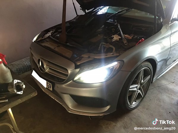 Diagnosing W205 C200 Mercedes-Benz Thermostat Issues