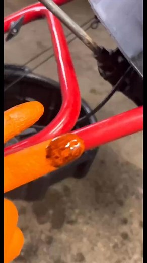 Small engine Mechanic shows you how change your oil on your snow blower. #hondagenerator #fypシ゚viral #fixit #repairs #mechanic #mechanicsoftiktok #repair #howtotiktok #car #enginerepair #mechaniclife #smallenginerepair | TV 12