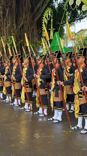 PURWOKERTO on Instagram: "Prosesi Kirab Pusaka hari jadi ke-455 Kabupaten Banyumas di gelar di Pendopo Wakil Bupati Banyumas dimulai dengan upacara dan penyerahan pusaka oleh Bupati Banyumas dilanjutkan iring-iringan kirab berjalan menuju Pendopo Si Panji Purwokerto ada 4 Pusaka yang dikirab : yakni Tombak Kiai Genjring, Keris Nala Praja, Keris Gajah Endra, dan Keris Kiai Sempana Bener Kirab Pusaka Hari jadi ke-455 kabupaten Banyumas bukan hanya seremoni, tapi pengingat bahwa Banyumas punya seja