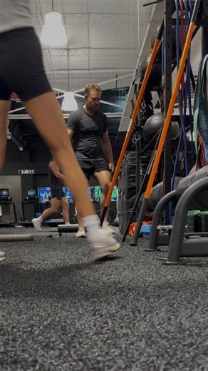 mayan on Instagram: "Dangerous Duo Split Squat straight into Banded Table Top Glutes Split Squat: 3x8 Table Top Glutes 3x15 - per variation - Variation 1: Simple Lift and Lower - Variation 2: Cross Lower and Lift Save for inspo xo️ #mindfulmovement #fitnessinspo #lowerbody #dumbbellsworkout #fitnessgirl #austintexas #pilates"