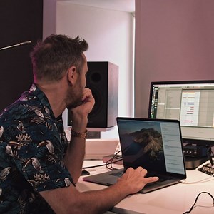 555K views · 887 reactions | David Guetta has kept himself busy with the Yamaha DX100 talkbox during lockdown  Here he breaks down using it as part of his creative process... | DJ Mag | Facebook