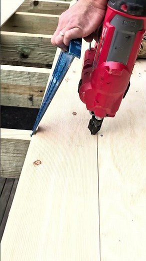 using a rafter square to wedge over roofing material #constructionchannel #homeimprovement #diy