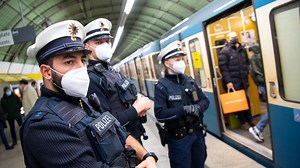 3G in Bus und Bahn: Hohe Bußgelder drohen bei Verstoß