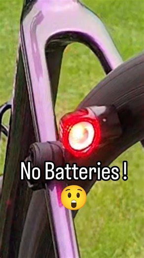 Magnic Light on Instagram: "Die Tage werden kürzer – höchste Zeit für Licht am Rad! 🚴‍♂️💡 Unsere Magnic Microlights sind in 30 Sekunden installiert und machen dein Bike sofort sichtbar. ✔️ Immer an – kein Einschalten, kein Akku laden ✔️ Berührungslos & ohne Reibung dank Magnetfeld-Dynamo ✔️ Superleicht: nur 40 g ✔️ Passt für Scheiben- und Felgenbremsen Ob Rennrad, Gravel oder Alltagsrad – Magnic Light mit StVZO ist die unsichtbare Lösung für alle, die einfach sorgenfrei unterwegs sein wollen. 