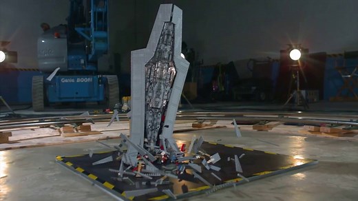 Destruction d'un Super Destroyer Stellaire en LEGO (Slow motion)