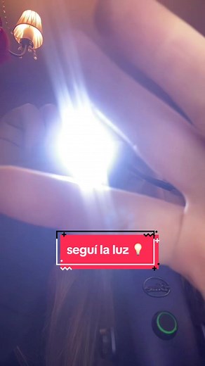 ASMR SEGUÍ LA LUZ💡 En la descripción de mi perfil hay un link de cafecito para aquellos que quieran colaborar con la cuenta. Los amooo🥰❤️ Yt: Viti Asmr Ig: viti.bertuna. #asmr #asmrsounds #asmrtiktoks #asmrvideo #tapping #asmr_tingles✨ #tingles #asmrtriggers #asmrvisual #fastasmr