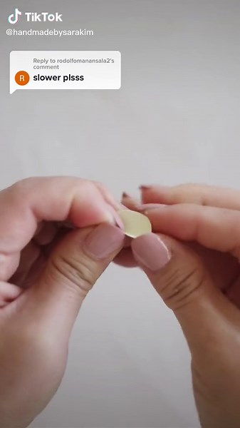 Replying to @rodolfomanansala2 #paperflowertutorials #paperflowers #papercraft #paperflower #andGO #diy #paperart #miniature #minitutorials #miniatures