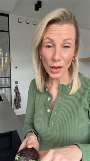 Veel mensen willen gezonder omgaan met eten en werken aan gewichtsverlies. Gezond eten lukt vaak prima — tot die snaaimomenten aan het einde van de middag of ’s avonds. In de live workshop Minder snoepen, meer resultaat leer je in duidelijke stappen hoe je bewuster omgaat met snacken en tussendoortjes. Zonder dieet en mét ruimte om te blijven genieten. Wat we gaan doen: ✅ Praktische strategieën om meer grip te krijgen op snaaimomenten ✅ Inzicht in voedzame tussendoortjes die lang verzadigen ✅ Be