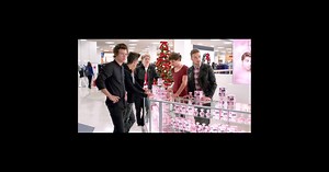 One Direction : une pub délirante et décoiffante pour leur parfum