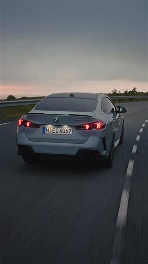 駕馭唯我風格，規則由你定義！ 全新世代BMW 2系列 Gran Coupé，以動感優雅的設計語彙，引領街頭風潮。洗鍊流線外型，搭配燻黑頭燈與飾光水箱護罩，勾勒出前衛的視覺張力，渾身散發難以忽視的時尚魅力，輕鬆掌握全場目光！ 即刻領略無界魅力：https://mybmw.tw/FB_2GC #BMW #THENEW2GranCoupé | BMW Taiwan總代理 汎德