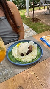 Raquel Bandeira on Instagram: "Conhecendo a @acozinhariabrasileira pela primeira vez. Achei os pratos saborosos e muito bem servidos! Eles tem happy hour de terça a quinta e música ao vivo às sextas. #review #food #comida #brasilia #asanorte #df #file #risoto #camarao #coxinha publi #dica #almoco #restaurante #jantar #drinks #peixe #caipirinha #foodporn #maracuja #saudável"