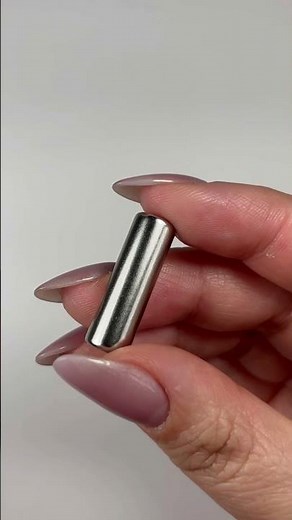 Glimmering Blush from our limited Spring in Motion Collection 🌸💕 #neonail #cateye