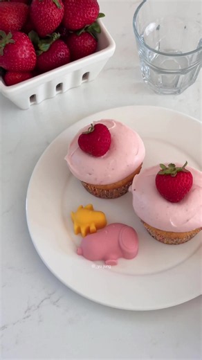 Strawberry Lemonade Cupcakes Recipe (Snoopy Edition)