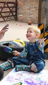🎨 Wow…there really is nothing quite like messy paint play, and our Grasshoppers had a ball splatting, splashing, and experimenting outdoors! From hammering blobs of paint to rolling tubes across the paper, the children embraced the joy of creative chaos. 💡Messy play isn’t just fun, it’s full of sensory benefits. It supports fine and gross motor skills, builds hand-eye coordination, and encourages self-expression, all while helping children explore cause and effect through texture, colour, and 