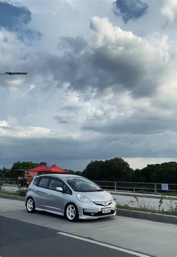 Explore the Honda Jazz Hybrid Features and Specs