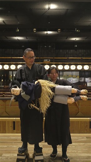 人間は、たぶんこんな寝方はしない。でも、人形には人形ならではの“寝る”型がある。#人形浄瑠璃 #淡路人形座