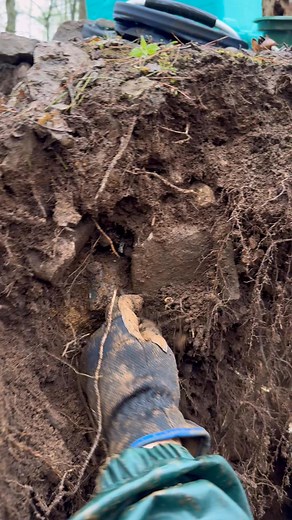 It’s awesome when they find their first Herkimer Diamond 😍 Liz of Herkimer Diamonds guides you to where she’s seen some pretty awesome Crystals revealed. Especially when Crystal MOON is there to video this reveal. Join the folks from East Coast Gem & Mineral Society THIS Saturday for @MINING IS ALWAYS MEDICINE #letsjustdig #crystalcommunity #AdventureAwaits #rockhound #magicalmemories #memorialdayweekend #celebrate | Herkimer Mountain