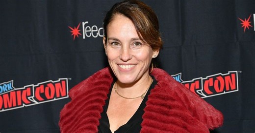 'Power Rangers' alum Amy Jo Johnson tears up over former co-star Jason David Frank's death