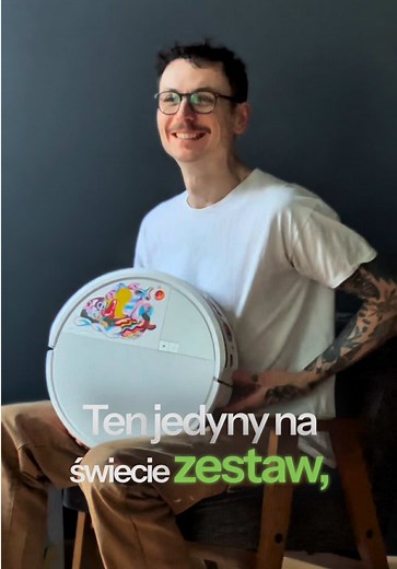 Designerski unikat od Karola Banacha czy najbardziej zaawansowany robot sprzątający? Teraz nie musisz wybierać, bo ten zestaw wjechał właśnie na aukcję WOŚP! 💥 Sprawdź link w bio, licytuj dla Wielkiej Orkiestry i zgarnij jedyny taki egzemplarz na świecie. Siema! ❤️ #wosp2026 #roomba #irobot #handmade