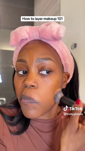 How to Layer Makeup for Beginners: Application Guide