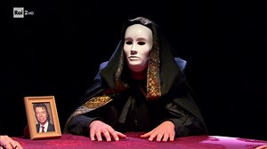 Che fine ha fatto David Bowie? 📺 ''Una pezza di Lundini'' ritorna martedì in seconda serata su Rai2 e in diretta streaming su RaiPlay ▶️ | Rai2