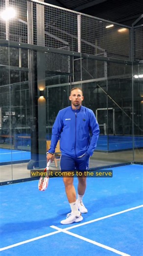 Stop breaking these simple rules in padel 👊🏽 When it comes to the service rules in padel, there are some very simple rules you need to keep in mind. Your feet and the bounce needs to stay within the service area (within the lines). That’s basically it 😅 of course there’s more to it than that, but when it comes to where you can move, that’s it 🙌 Follow for more tips and tricks 🔥 #padel #padelrules #premierpadel #padelvideos #padelschool #padeltraining | Frederik Sangill