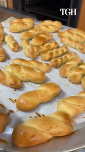 Have you made your koulourakia yet for Greek Orthodox Easter? Come bake with The Greek Herald and yiayia Petroula! 🧑🏻‍🍳 🎥 : The Greek Herald FULL RECIPE: https://bit.ly/3xSQ7hr | The Greek Herald
