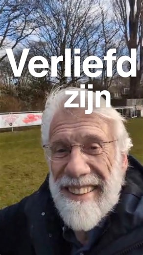 Prof. dr. Erik Scherder on Instagram: "❤️ Het is Valentijnsdag! En wat is er nou mooier dan verliefd zijn? 🧠 Voor uw brein is verliefdheid fantastisch, want het activeert het beloningssysteem. Daardoor komen stoffen als dopamine, endorfine en oxytocine vrij, wat zorgt voor dat intense geluksgevoel. ➡️ Deze week heb ik een vraag aan u over dit onderwerp. 💡Weet u het juiste antwoord én de onderbouwing vanuit het brein? Dan maakt u kans op een exemplaar, met persoonlijke boodschap, van Liever moe