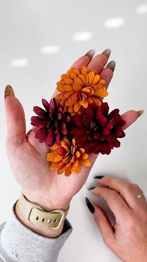 The newest rolled flower template has been added for free to my blog under the community SVGs. I have over 15 free flower SVG files to download now and there’s no stopping me now 🥰 These went together quickly and I love using my @surebonder glue gun for all of my paper flowers. Stay crafty #freesvgfiles #paperflowers #paperflowerdecor #papercrafts #cardstockcrafts #cricutflowers | Dinosaur Mama SVG