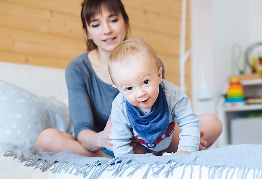 Baby Shaking Head Side to Side: Causes & When to Worry