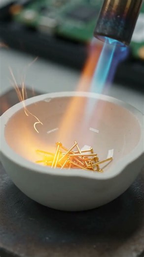 Recovering Gold from Electronic Waste! 😱🔥 | Gold Extraction from E-Waste
