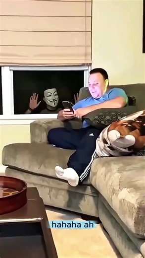 Bet you can’t watch without laughing ! 😂😂 #scareprank #funny #funnyvideo #prank #fylpシ