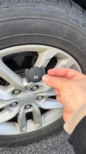 🤯 “¿Sabes qué es peor que perder tu carro?… No saber donde está tu novia ni tu carro” A mí me pasó una vez… la angustia fue horrible. Ese día decidí no volver a sentirme así. Compré este mini GPS, lo escondí en segundos y ahora lo veo en tiempo real desde mi celular. 📲 Literalmente, tengo control 24/7. 🔥 Ordénalo hoy y olvídate del miedo a perder tu vehículo. | Royal Queen