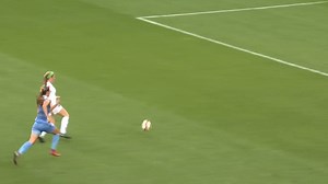 80' GOAL - Maegan Kelly with a chip from the top of the 18 to put FC Kansas City up 3-1! #CHIvKC | National Women's Soccer League