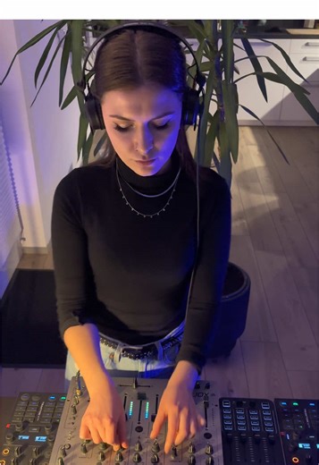 Experience the Irresistible Sound of Female DJs in Techno