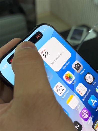 El iPhone 16 Pro combina un cuerpo de titanio con una cámara profesional que capta cada detalle con precisión sorprendente. Su chip A18 Pro redefine la velocidad, su pantalla es más brillante y su diseño… más elegante que nunca. Estrénalo con garantía incluida 🛡️ envío inmediato 📦 y 6 MSI Porque estrenar debe sentirse tan perfecto como lo que llevas en tus manos. | La Tienda Shop