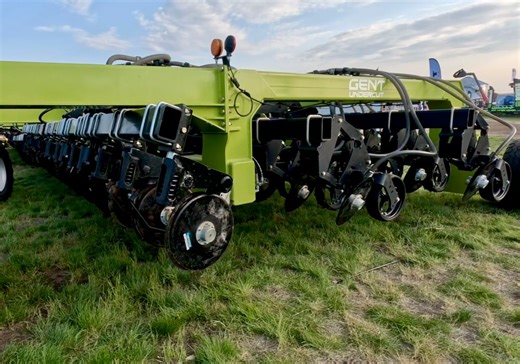 An up-close look at K-Hart's Spyder drill - Grainews