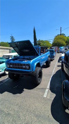 1966–1977 Custom First-Generation Ford Bronco – Stretched "Grabber Blue"