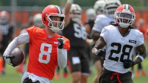 Cleveland Browns QB Kenny Pickett suffers hamstring injury in practice, to be reevaluated