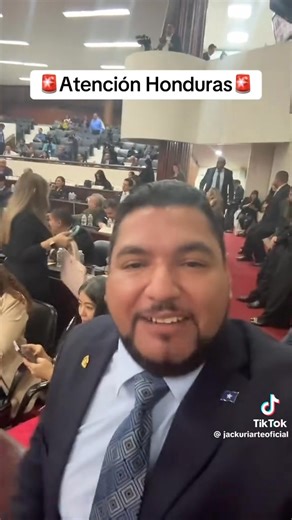 ¿No que era LIBRE el generador de odio en Honduras? Entonces la Ley no tiene nada que ver con la supuesta "Reactivación Económica" y menos con el falso "Desarrollo Humano". Este personaje es diputado Cachureco, es nefasto, perverso y ordinario. ¿Van a quitar el subsidio a los combustibles y al Gas LPG? ¿Van a quitar el programa de Energía Gratis para más de 900 mil familias pobres? ¿Van a quitar los miles de kilómetros de carretera construidos de concreto hidráulico en el Gobierno de LIBRE? ¿Van