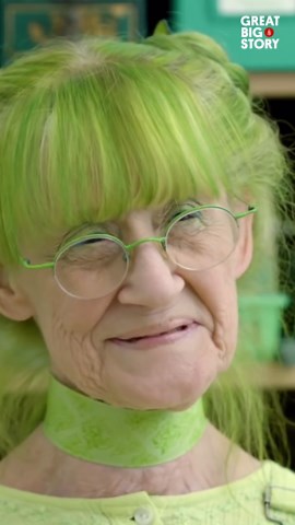 Elizabeth Sweetheart, the world through green tinted glasses