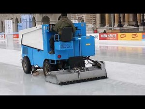 Ice Machines - Resurfacer in Action - Eisbearbeitungsmaschine