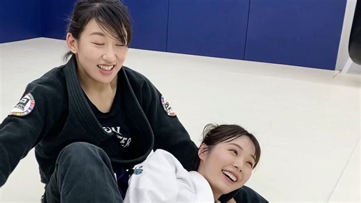 美女拜师女子格斗家 第一次学柔术就上头