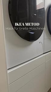 IKEA HACK ⚒️ Unsere Waschmaschine & Trockner waren zu breit für den klassischen Korpus – also mussten wir kreativ werden. Wie? Maschinen auf einen Unterschrank gestellt, Oberschrank darüber an der Wand montiert & mit Deckseiten verkleidet – und schon wirkt alles wie ein durchgehender Korpus ✨ Ich liebe Lösungen, die aussehen wie geplant… aber eigentlich aus purem Bauherren-Hirnschmalz entstanden sind 🤭 Folge uns, wenn du die komplette Einkaufsliste nicht verpassen möchtest. 💬 Wäre dieser Hack 