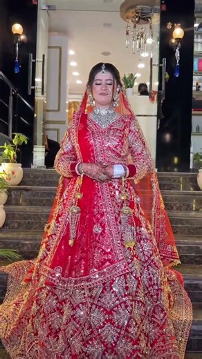 Dupatta drapes style 😍 #beautiful #wedding #bridalshoot #weddingdress #bridal #brideviralvideo