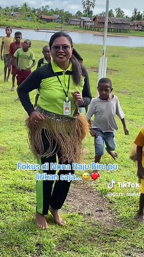 Nona Timur ni bos senggol dong…❤️😅 #gurupedalaman #asmat #papuaselatan