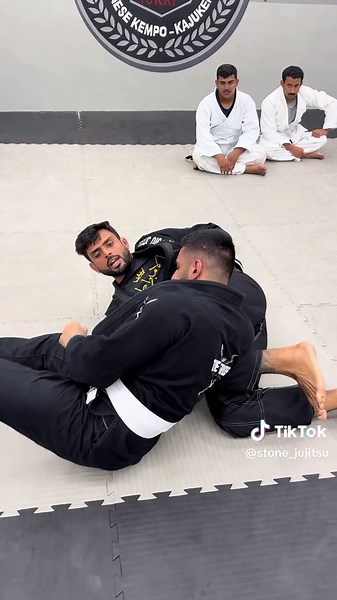 Mastering the Omoplata Sweep in Jujitsu