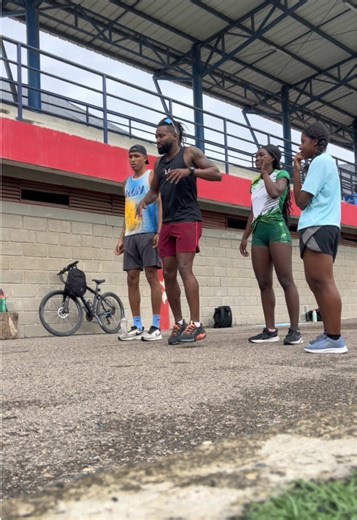 Tengo la cadera aceitada😂 🍯 … .. . #corredor #atletismo #bailecito #deportistadealtorendimiento #aftertraining