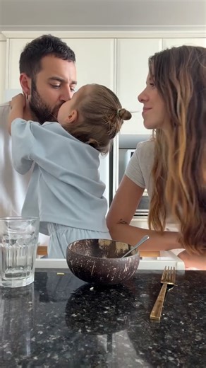 Maeva Da Silva on Instagram: "If you want to introduce a second (or third!) language to your little one, “Little Voices” has all my tips, routines and daily activities to make it easy and natural ❤️ link is in my bio #bilingual #bilingualkids #LanguageLearning #kidsactivities #activitiesforkids"